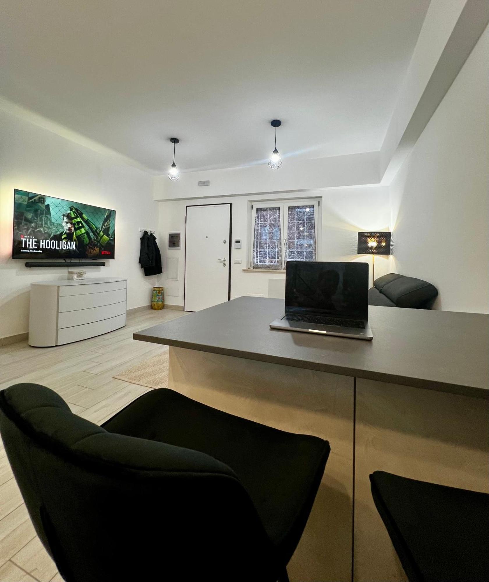 Elegant & Spacious 2br 2ba Unit With Private Patio * Roma
