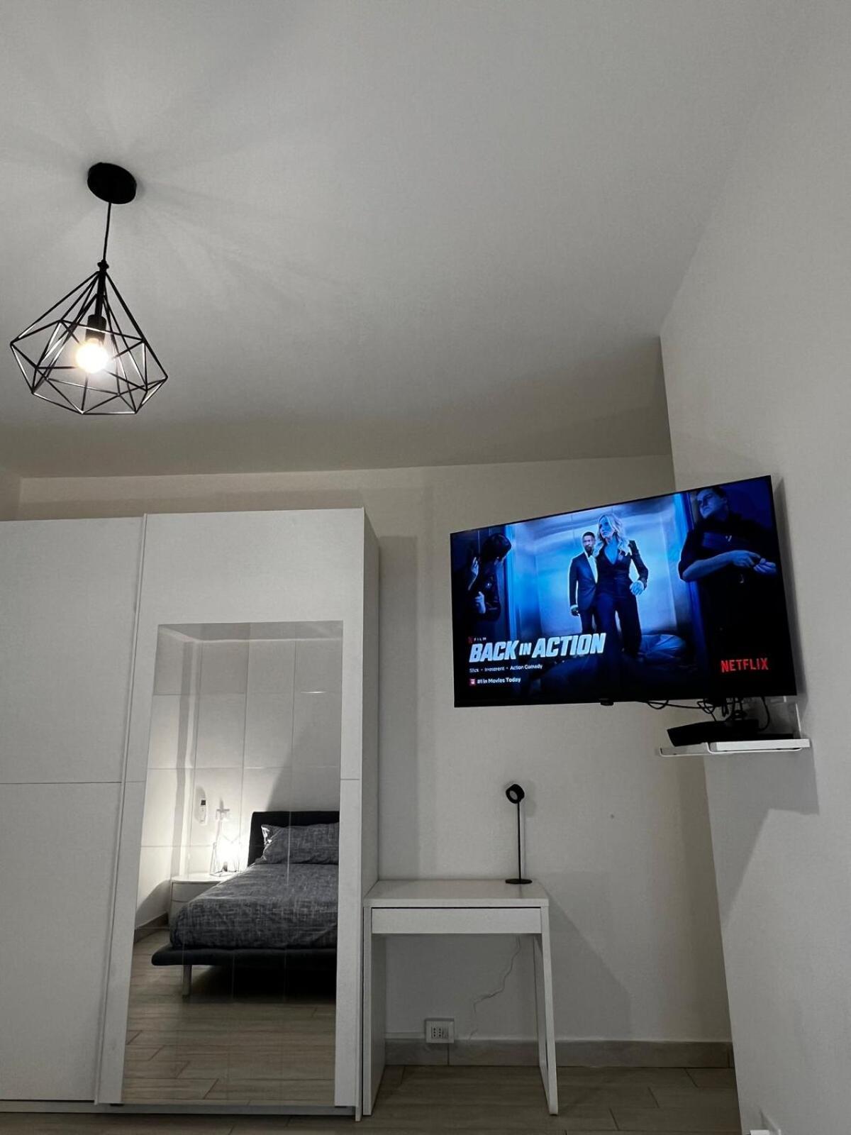 Elegant & Spacious 2br 2ba Unit With Private Patio Appartamento