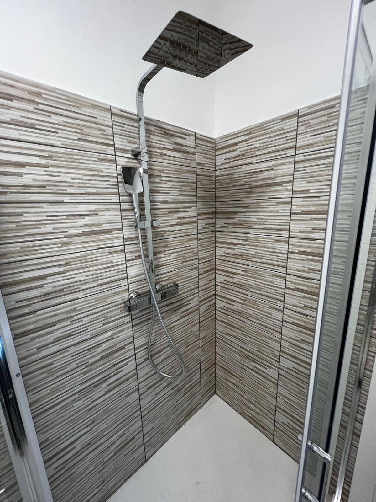 Elegant & Spacious 2br 2ba Unit With Private Patio Appartamento *